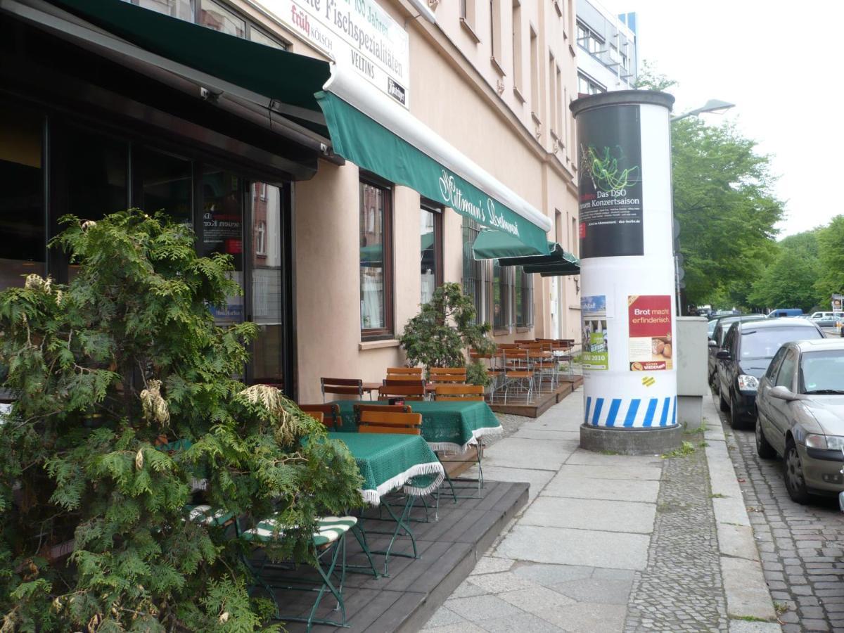 Living In The Box Hostel Berlin