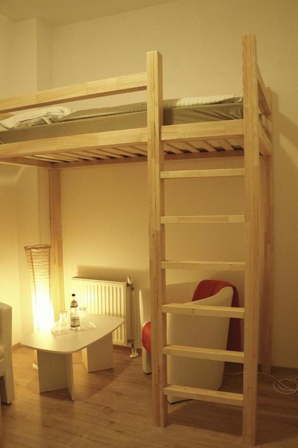 Living In The Box Hostel Berlin