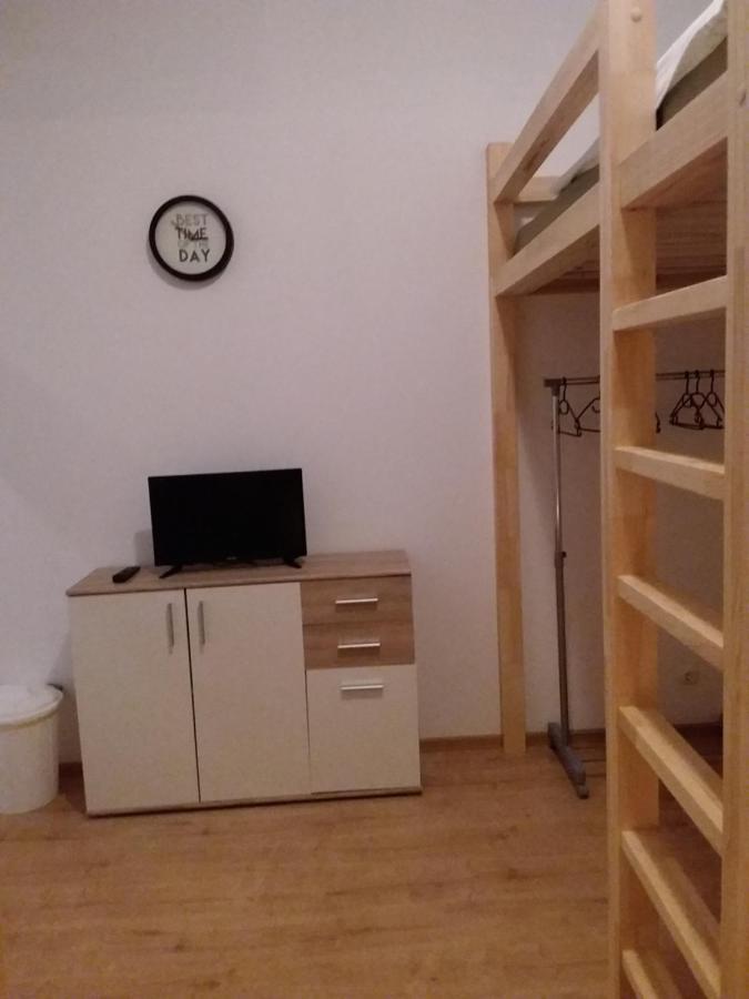 Living In The Box Berlim