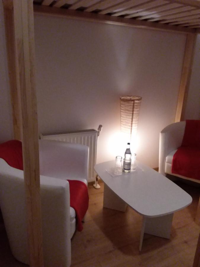 Hostel Living In The Box Berlin