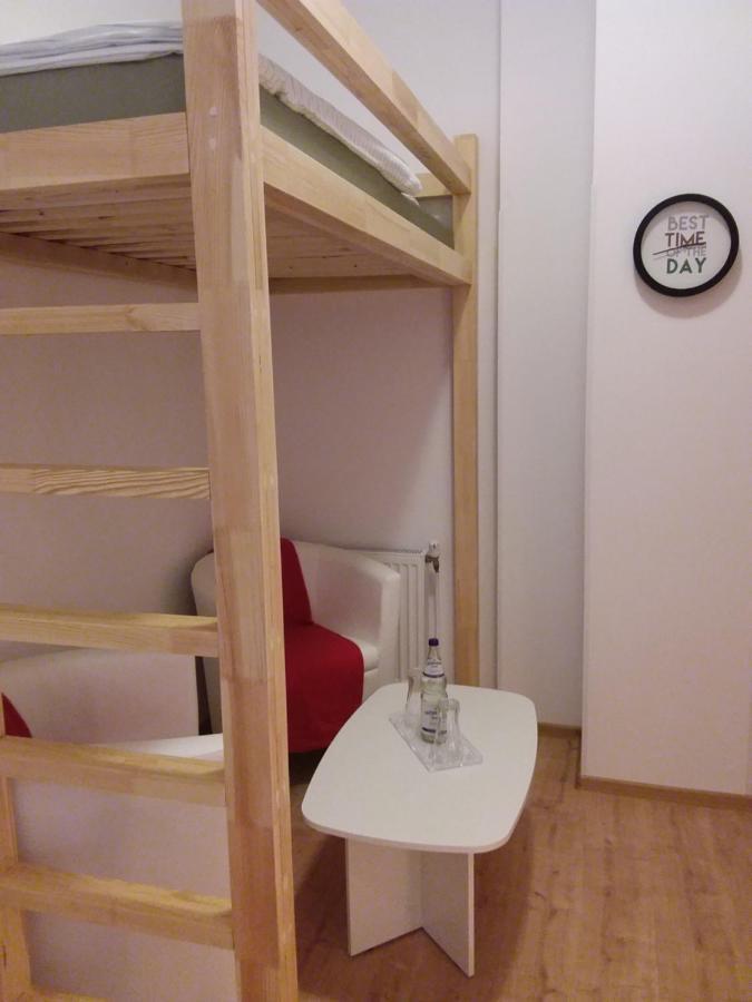 Living In The Box Berlim